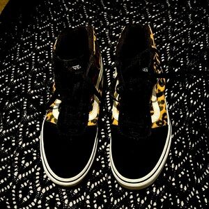 Women’s high top Cheetah print VANS